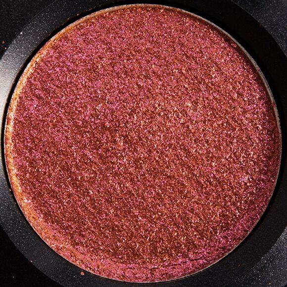 MAC Dazzleshadow Extreme Eyeshadow in let's roll (Multichrome Peach/red Sparkle) - Picture 3 of 15